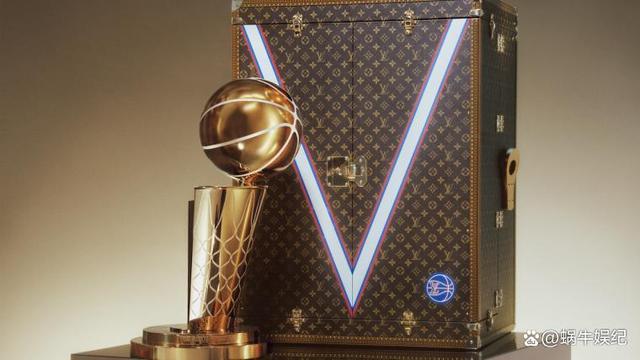 NBA球员成功捧得赛季总冠军奖杯(nba球员成功捧得赛季总冠军奖杯是什么)