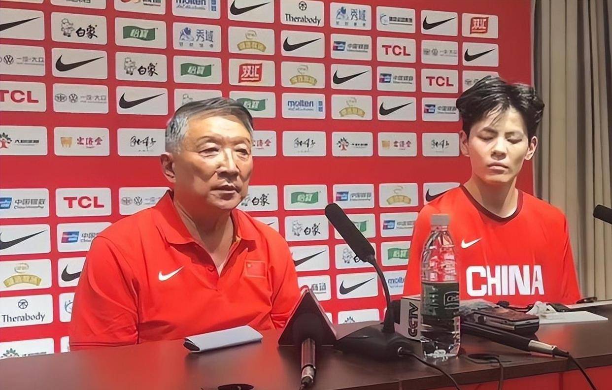 MK体育官方入口-组图：中国女篮备战波黑宫鲁鸣给张子宇开小灶的简单介绍
